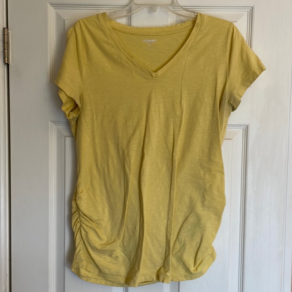 Yellow maternity tshirt with ruched sides